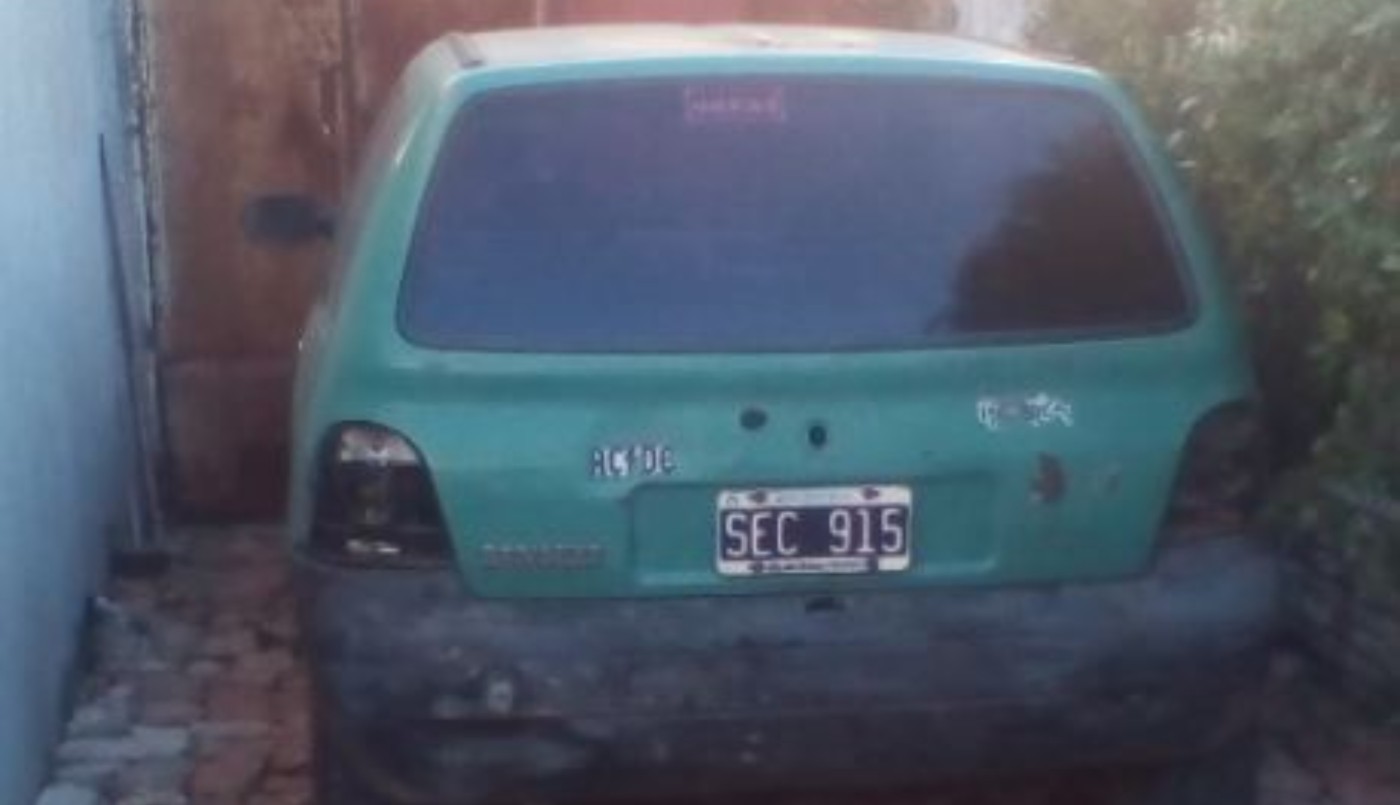 Dejó el auto estacionado y le robaron las cenizas de su abuela | Información General