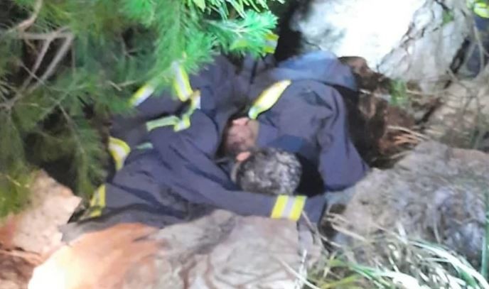 Misterioso accidente: dos hombres volcaron y los encontraron abrazados en una cueva | Información General