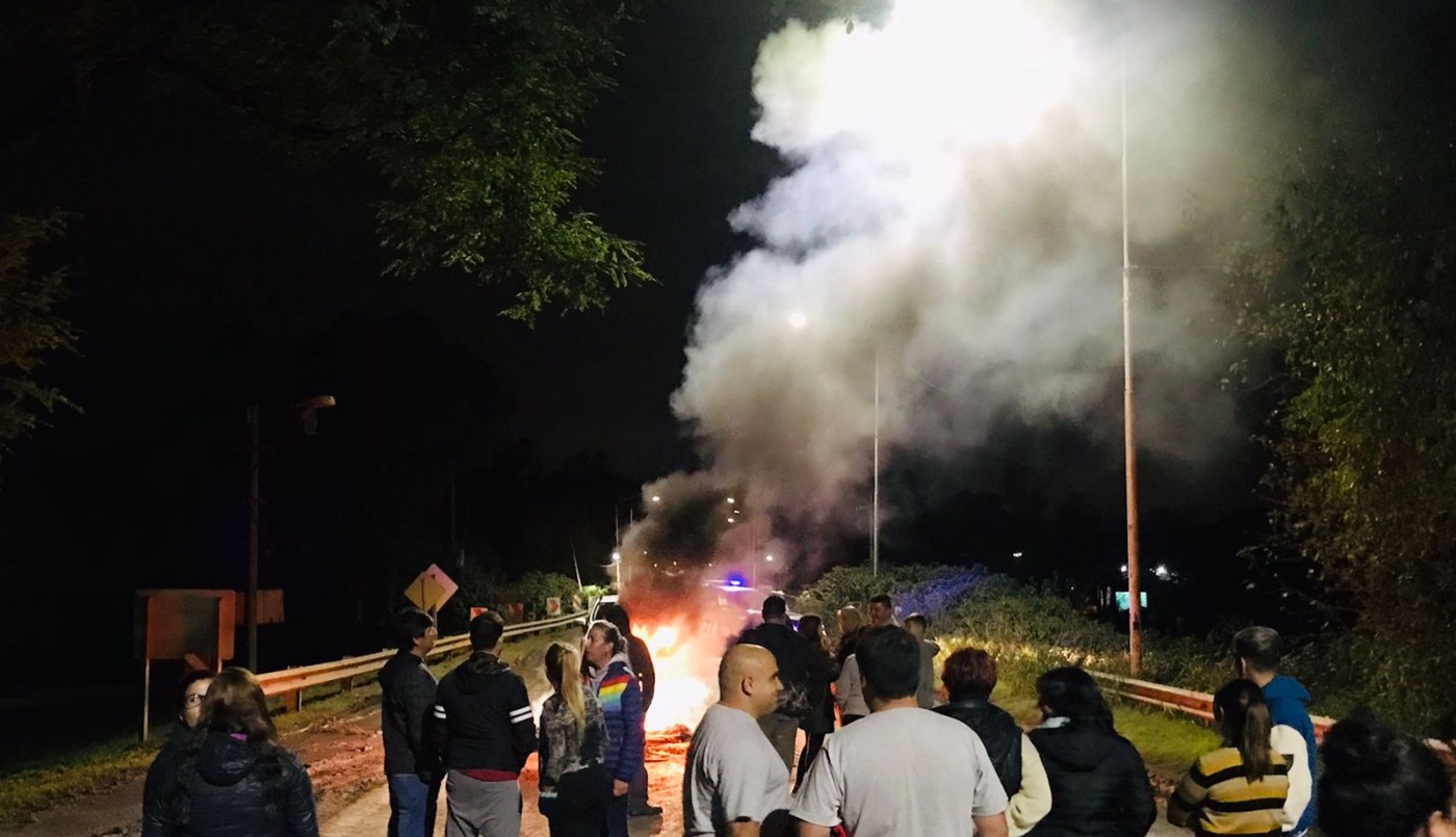 Con ánimos caldeados, vecinos de La Ribera definirán esta noche cómo seguirá el plan de lucha | Rosario y la región