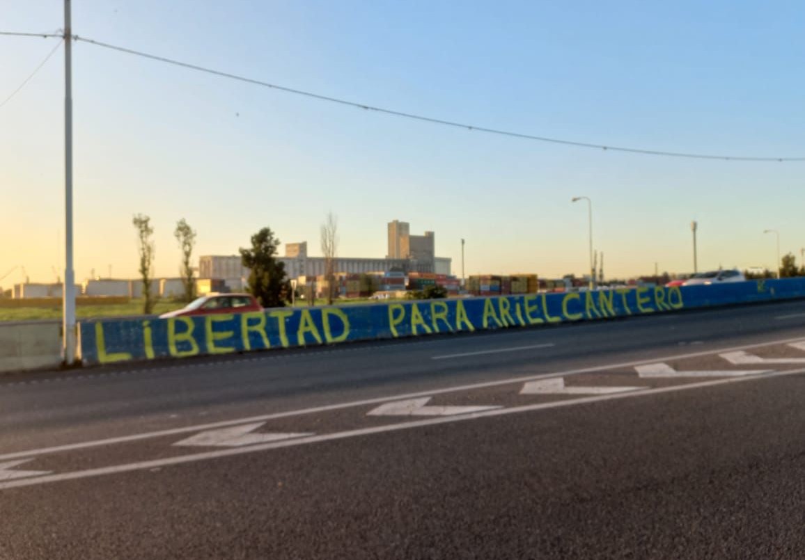 Revuelo por la pintada pidiendo la liberación del Viejo Cantero con los colores de Central | Rosario y la región