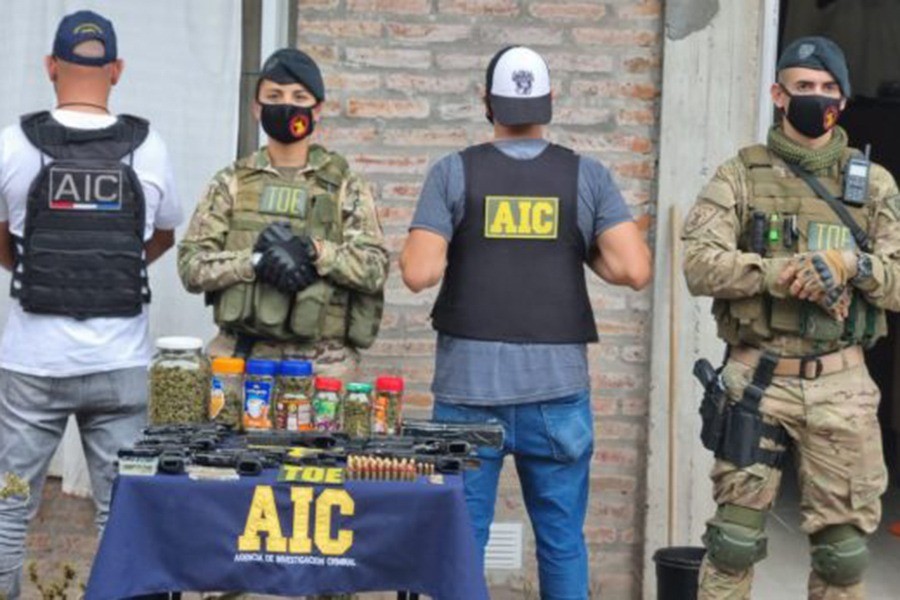 Echaron a tres jefes de la AIC por el escándalo del faltante de armas | Rosario y la región