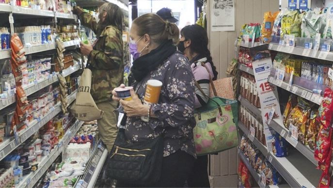 Consultoras adelantan que la inflación de abril estará entre el 4,8% y el 5,5% | Economía y negocios