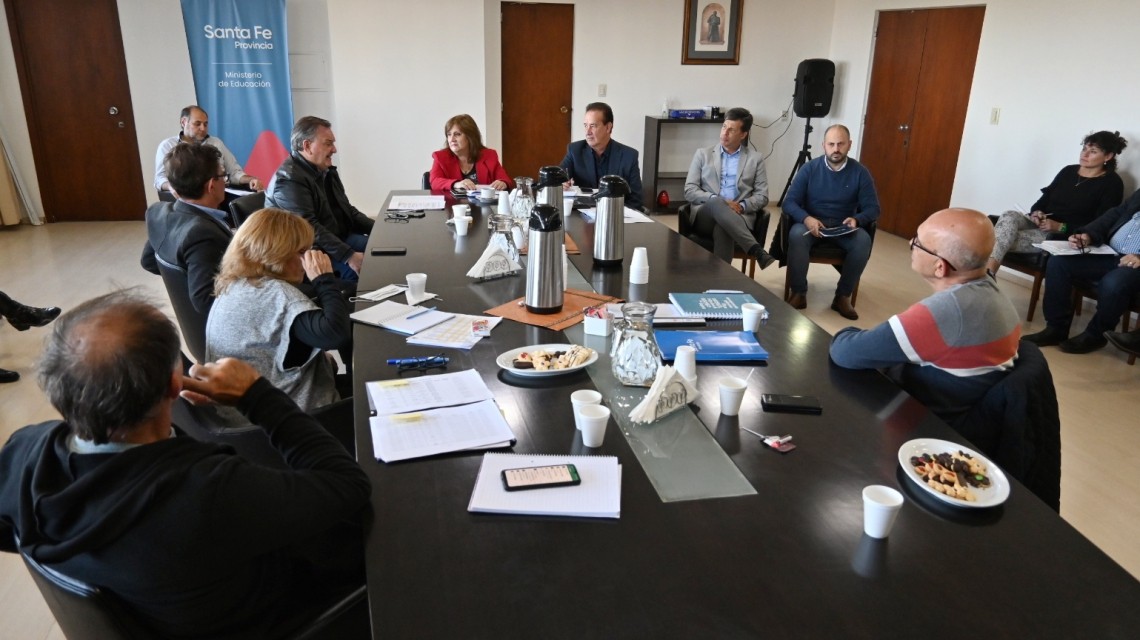 La ministra Cantero recibió a Senadores de la UCR: detalló su gestión en Educación | Información General