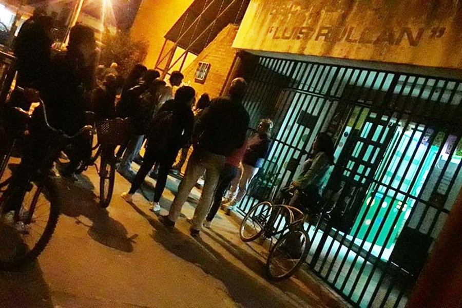 Denuncian que fue a la escuela a hablar de bullying y manoseó a las alumnas | Rosario y la región