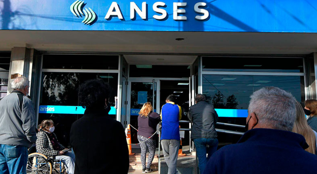 Refuerzo ANSES: Mañana comienza el pago de la primera cuota de $9.000 | Servicios