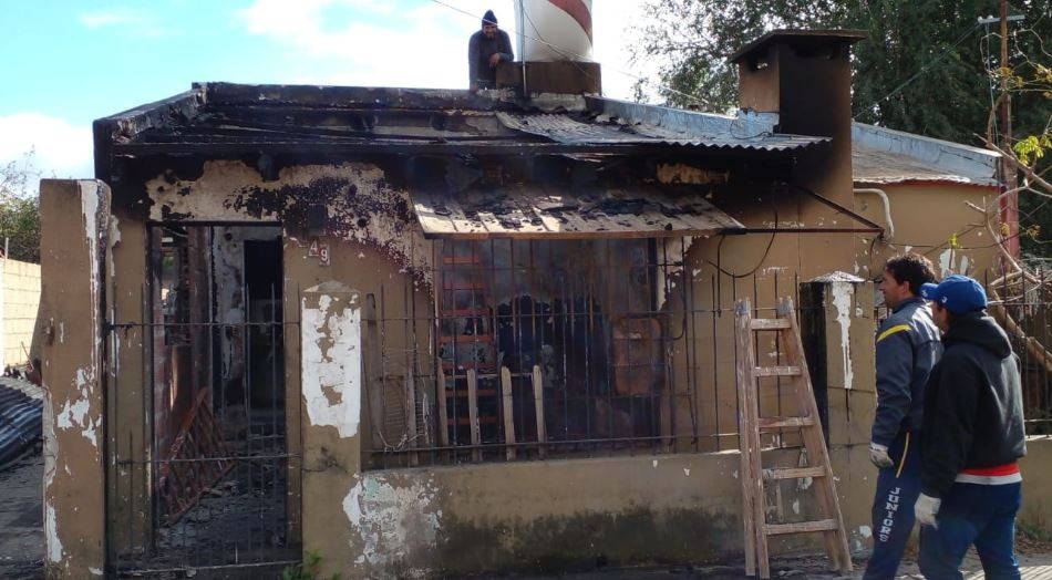 Incendio en Merlo: perdieron todo y piden ayuda | Información General