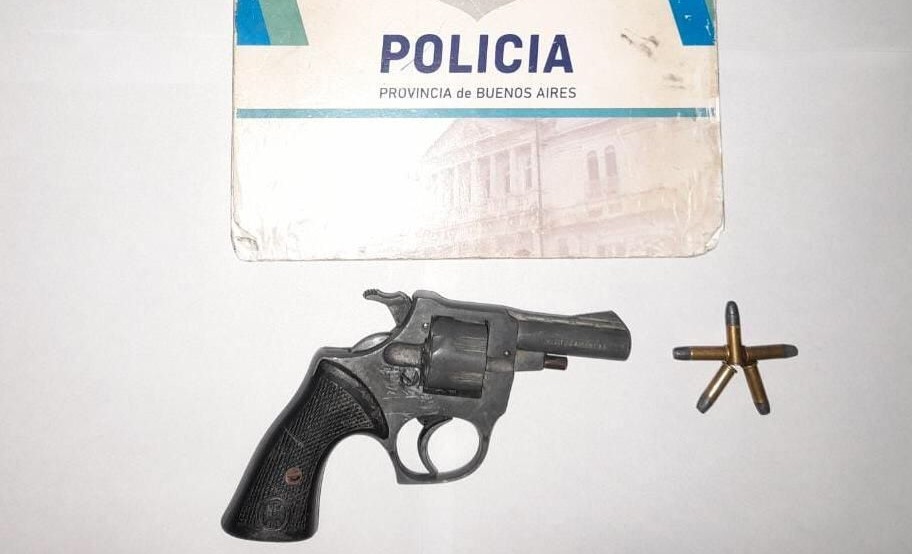 Un chico de 8 años llevó un arma a la escuela con municiones | Información General