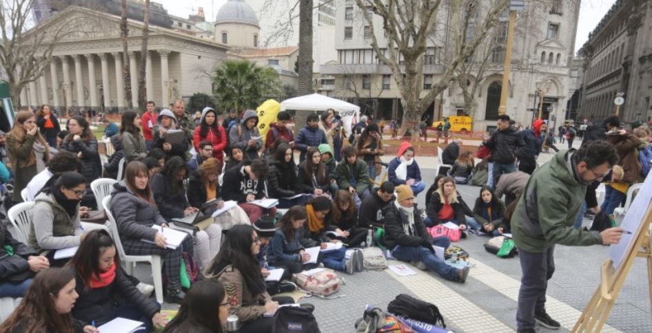 Argentina: uno de cada cuatro jóvenes no estudia ni trabaja | Información General