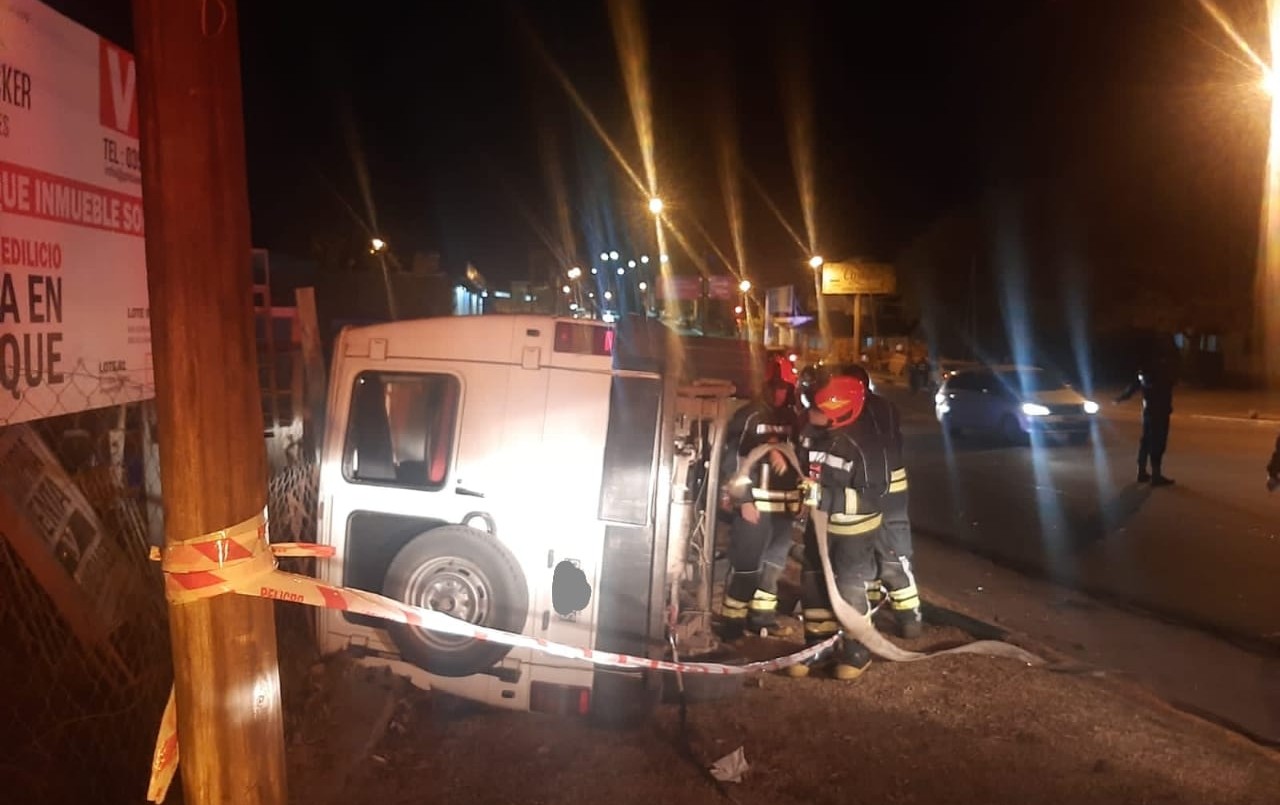 Córdoba: Estacionó el vehículo en la puerta de su despensa, cuando salió lo encontró dado vuelta | Información General