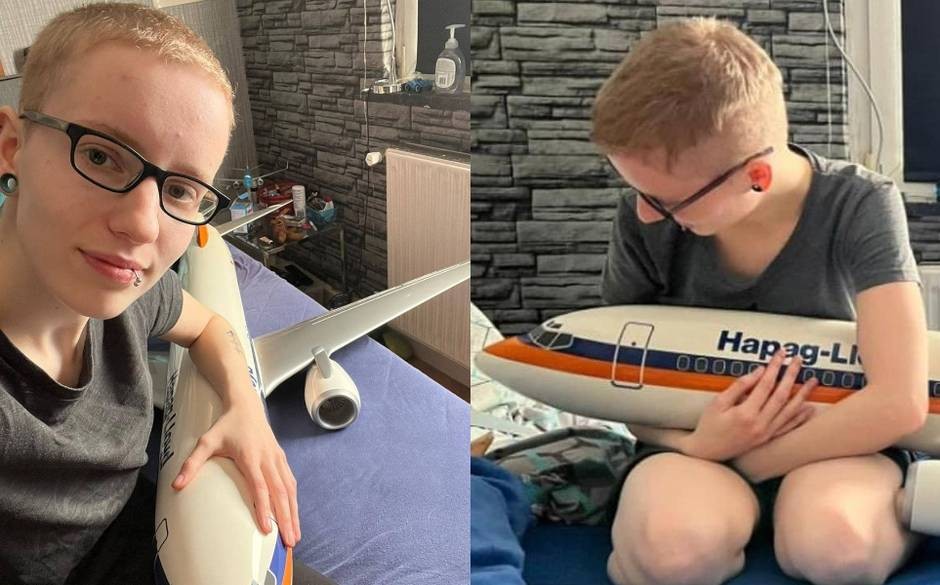 La chica que asegura estar enamorada de un avión y tiene relaciones sexuales con una réplica | Tecnología