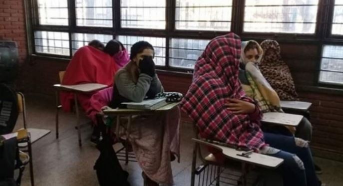 "El cuerpo irradia calor": la respuesta del Consejo Escolar a docentes que se quejaron del frío | Información General