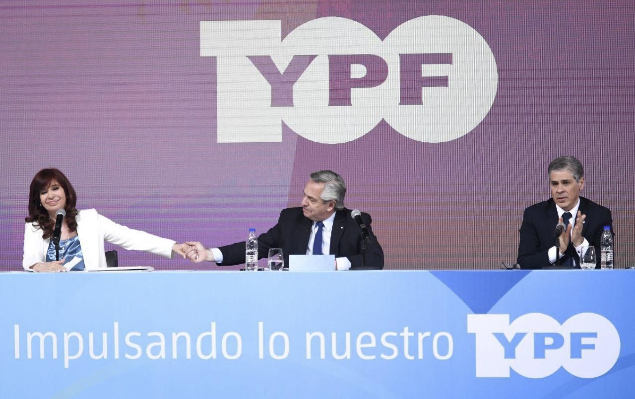 Alberto y Cristina se volvieron a mostrar juntos en un acto por YPF | Política