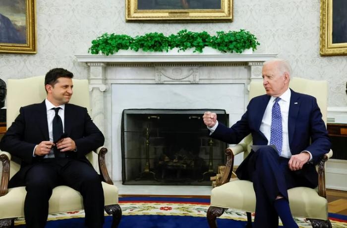 Biden criticó que Zelenski "no quiso escuchar" las advertencias sobre una invasión rusa | Internacionales