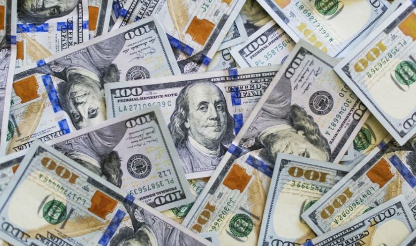 Tras alcanzar su máximo histórico, el dólar blue bajó $7 y cerró a $217 | Economía y negocios