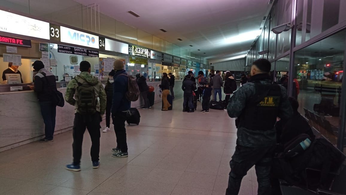 Gran movimiento y despliegue en la Terminal de Ómnibus por el feriado largo | Rosario y la región