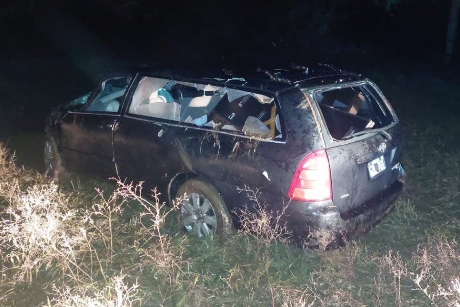 Coche fúnebre cayó a un arroyo y murieron dos ocupantes: detuvieron al conductor | Información General