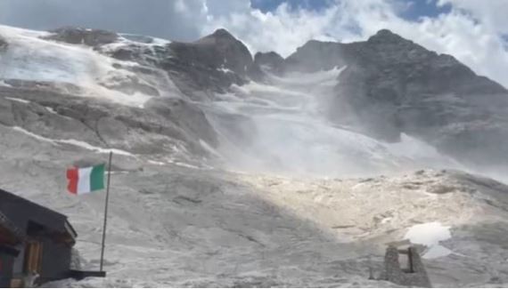 Se derrumbó un bloque de hielo en Los Alpes italianos: al menos seis muertos | Internacionales