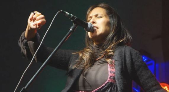 Desesperado pedido de la folclorista Roxana Carabajal tras la desaparición de su hija de nueve años junto al padre | Información General