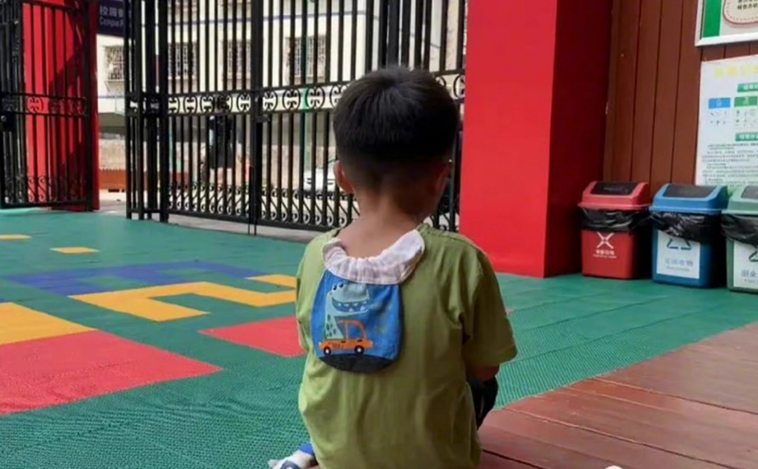 Un hombre abandonó a su hijo de cinco años al descubrir que no era su padre | Información General