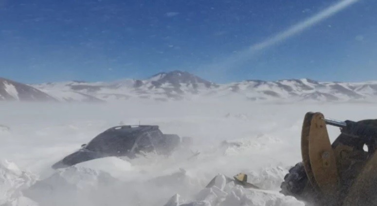 Varados tres días en su camioneta, a 30 grados bajo cero: rescataron a familia en la Cordillera de los Andes | Información General