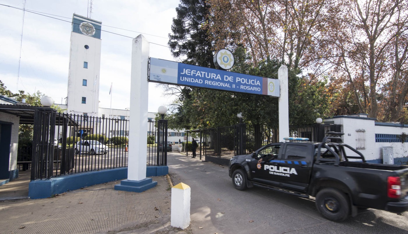 Investigan irregularidades en el pago de horas extras en la Policía de Rosario | Rosario y la región