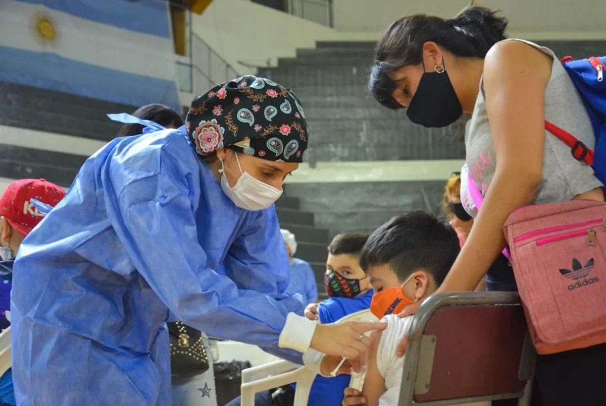 COVID-19: llega la primera entrega de 2,7 millones de vacunas pediátricas | Información General