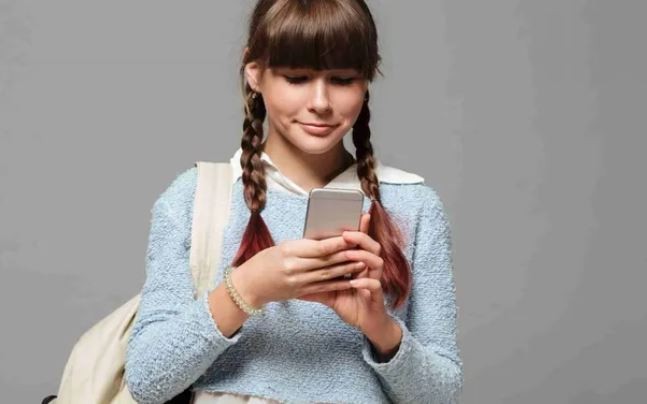 Investigan si el uso de dispositivos electrónicos incide en la aparición precoz de la pubertad | Información General