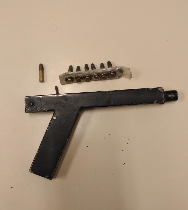 Un alumno armó un revólver tumbero y lo llevó al colegio | Información General