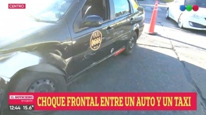 Fuerte choque vial entre un vehículo y taxi | Rosario y la región