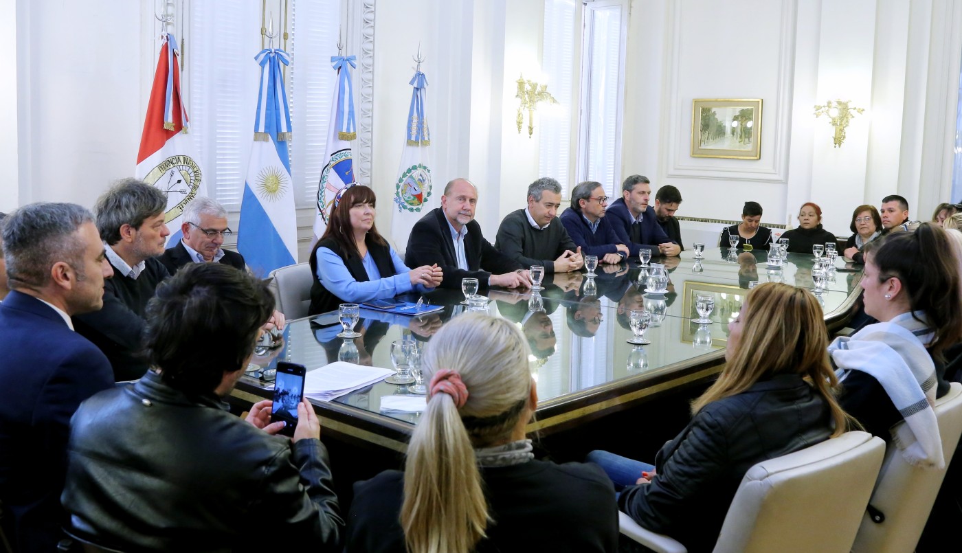 Perotti y Javkin se reunieron con familiares de víctimas de hechos de violencia para coordinar trabajo conjunto | Rosario y la región