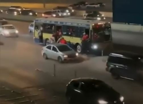 Dos heridos leves por enfrentamiento entre hinchas de Racing y River en Dock Sud | Información General