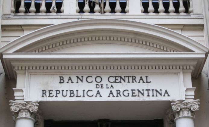 Sangría de reservas: el BCRA cortó la racha negativa y pudo comprar divisas | Economía y negocios