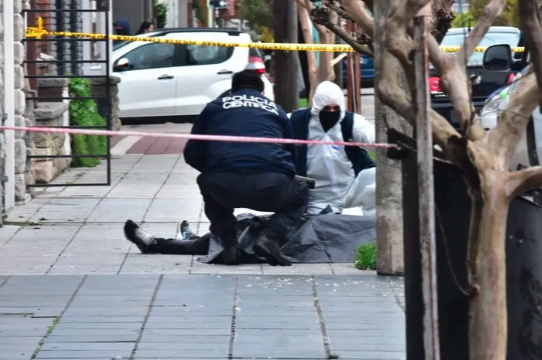 El caso del tirador anónimo que baleó a tres ladrones y mató a uno: el rastro de la fuga de "Convulsión" | Información General