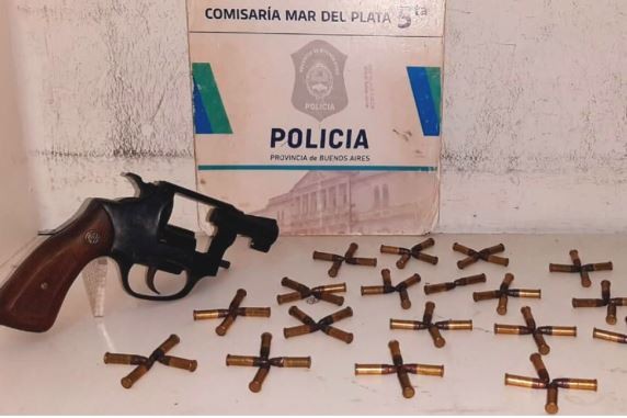Su padre escondió el arma con la que amenazó a su madre, pero su hijo de 6 años lo delató a la policía | Información General