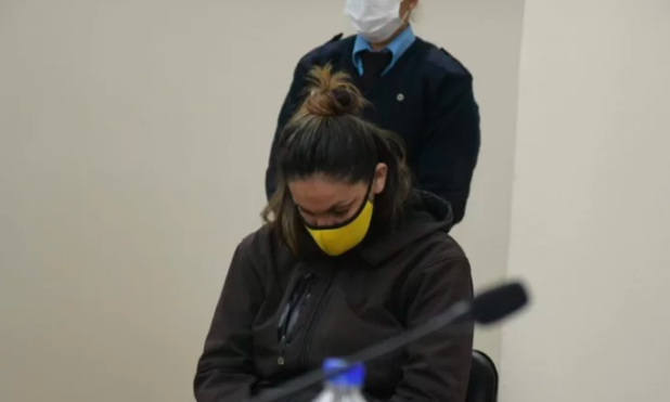 La portera de una escuela se grabó abusando de un alumno y un amigo difundió el video por WhatsApp | Información General