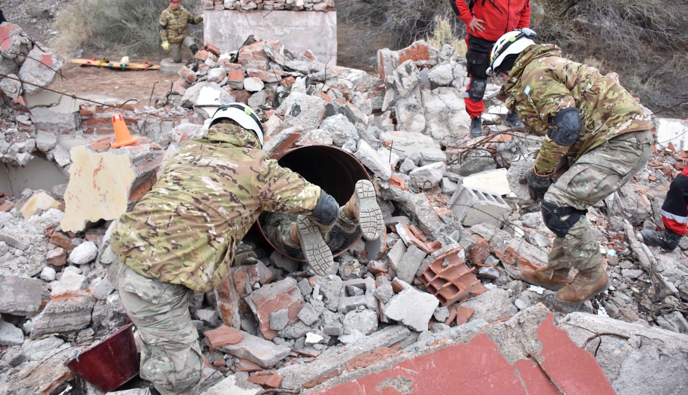 Las Fuerzas Armadas entrenan a su primera unidad de rescate en estructuras colapsadas | Información General