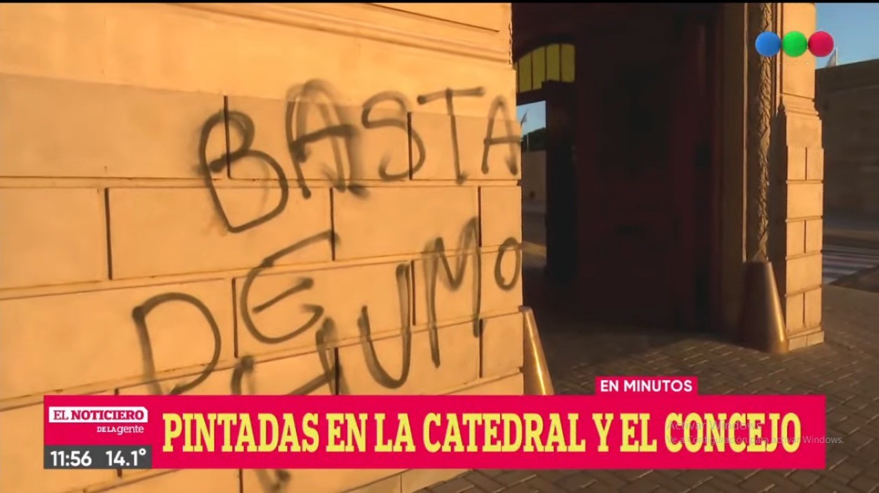 El Monumento, el Concejo y la Catedral amanecieron con pintadas | Rosario y la región