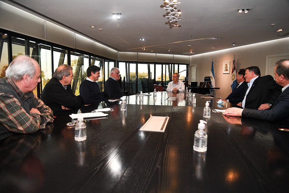 Productores rurales piden decisiones rápidas y un solo dólar | Política