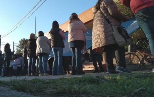 Una docente reprobó a una alumna y sus familiares atacaron su casa | Información General