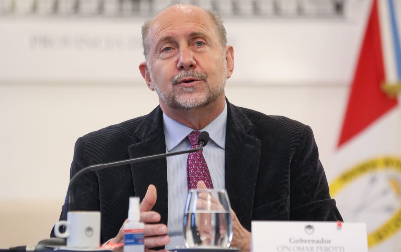 Perotti solicitó la intervención de las Fuerzas Armadas para combatir los incendios en las islas del Delta | Política