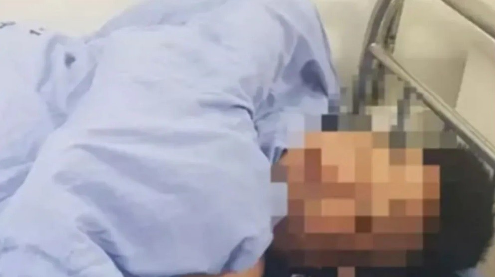 Mujer volvió a su casa, encontró al novio cuando intentaba violar a su hija y le cortó los genitales | Internacionales