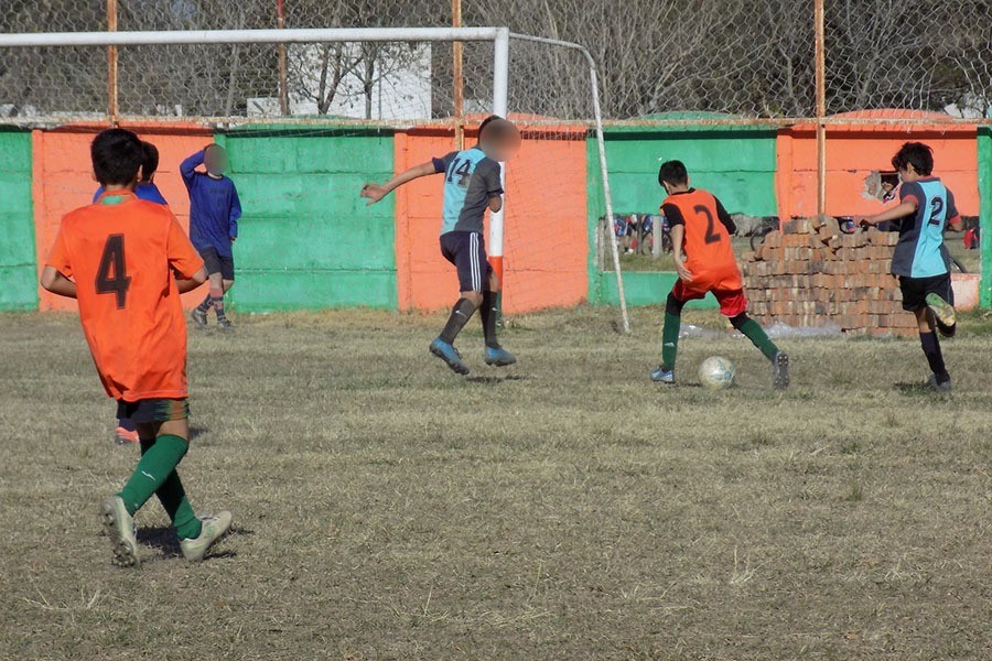 Día del Niño a las trompadas entre padres en partido de fútbol infantil | Rosario y la región