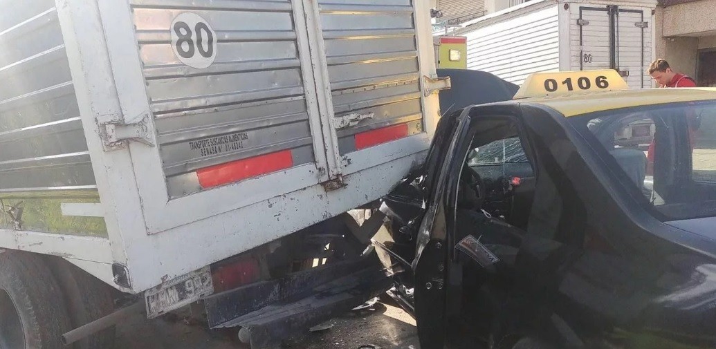 Lo contrataron como taxista, chocó en el primer viaje y desapareció | Información General