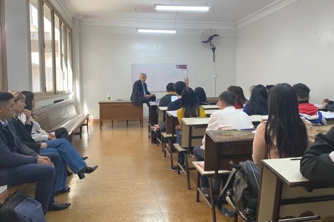 Alberto Fernández dio clases en la Facultad de Derecho y permanece sin agenda pública | Política