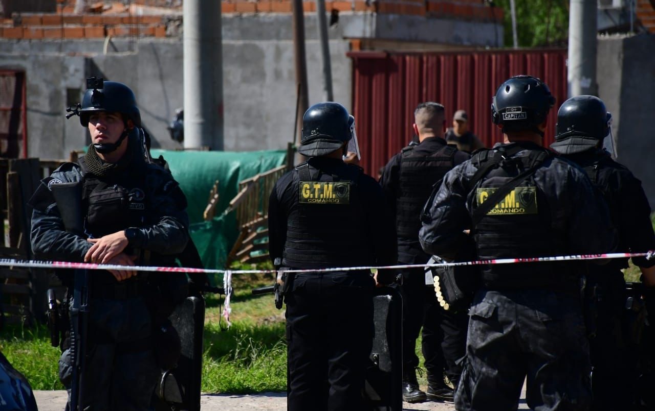 Una mujer policía le pegó un tiro en la cabeza a un vecino en Nuevo Alberdi | Rosario y la región