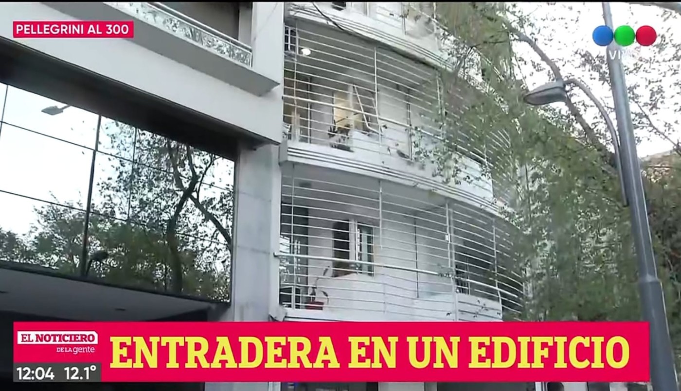 Entradera a un segundo piso de un edificio en Pellegrini al 300 | Rosario y la región