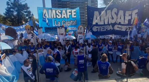 Los docentes entre la aceptación y tres mociones de rechazo a la oferta salarial | Información General