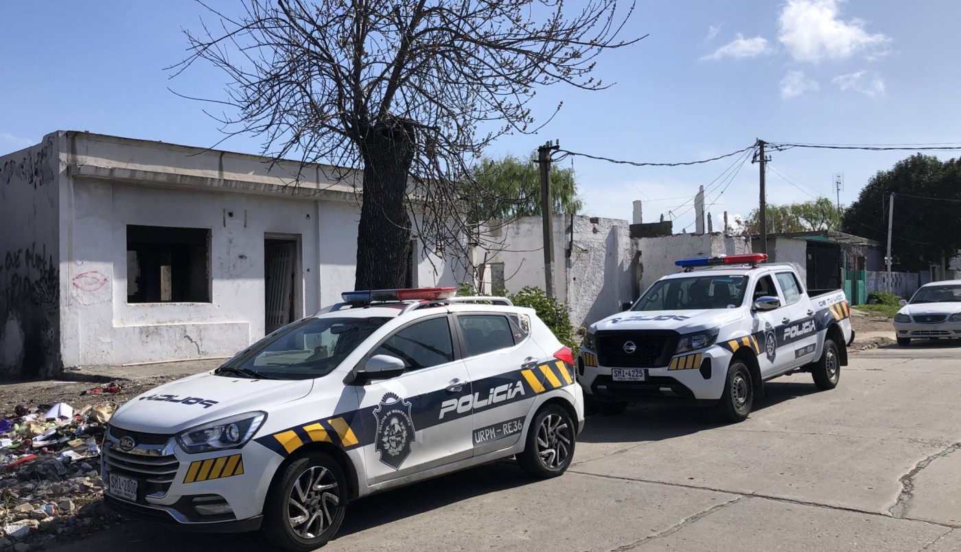 Una mujer encontró a un hombre muerto debajo de su cama | Internacionales