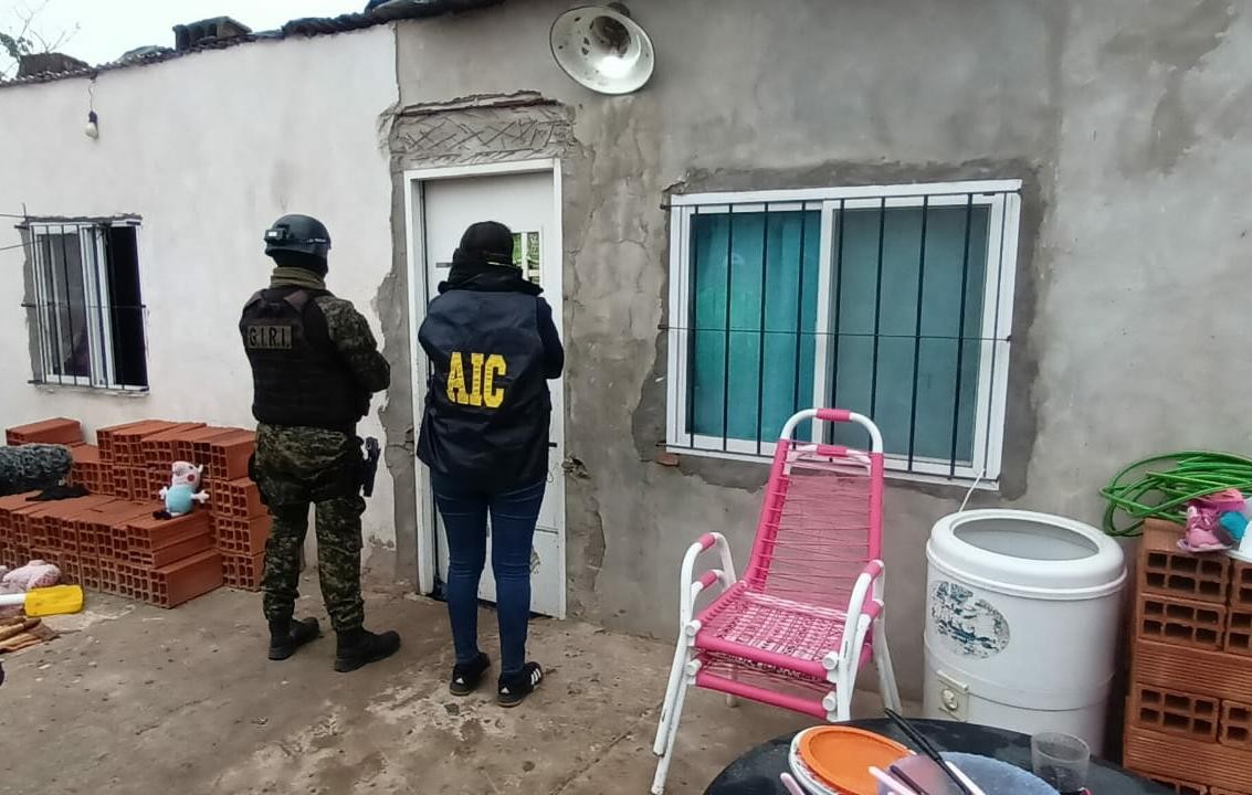 Plata o plomo: la AIC detuvo a una mujer por extorsiones | Rosario y la región