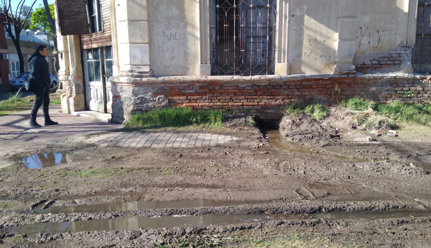 Por arrojar sus desechos a la vereda, clausuraron una procesadora de papas | Rosario y la región